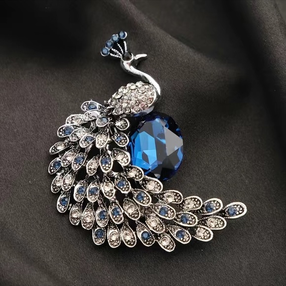 Royal Blue Vintage Peacock Sapphire Brooch - Picture 3 of 5